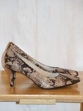 Life Stride Faux Snakeskin Pointed Toe Flex Heels in Cream and Black.